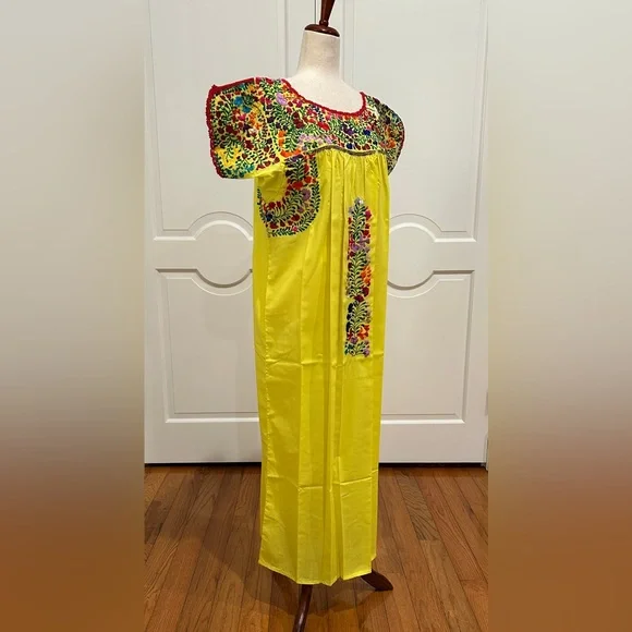 San Antonino Maxi Dress,Oaxaca Mexican dress.Hand Embroidered with Silk Threads. - Picture 7 of 8